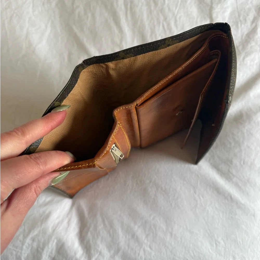 Louis Vuitton it’s trim brown